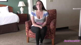 גדול הציצי MILF ודופקת שני חבר &#039; ה האודישן