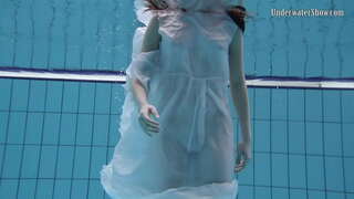 Món submarí de noies nues