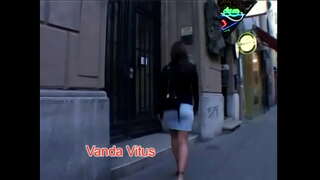 Хар үстэй гоо сайхны Сара Цэнхэр байгалийн дагуурын аялдаг тахиа бүх албан тушаал Хар үстэй гоо сайхны Сара Цэнхэр байгалийн дагуурын аялдаг тахиа бүх албан тушаал