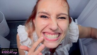 Глубокий отсос для молодой красотки и кончание на зубы для уборки